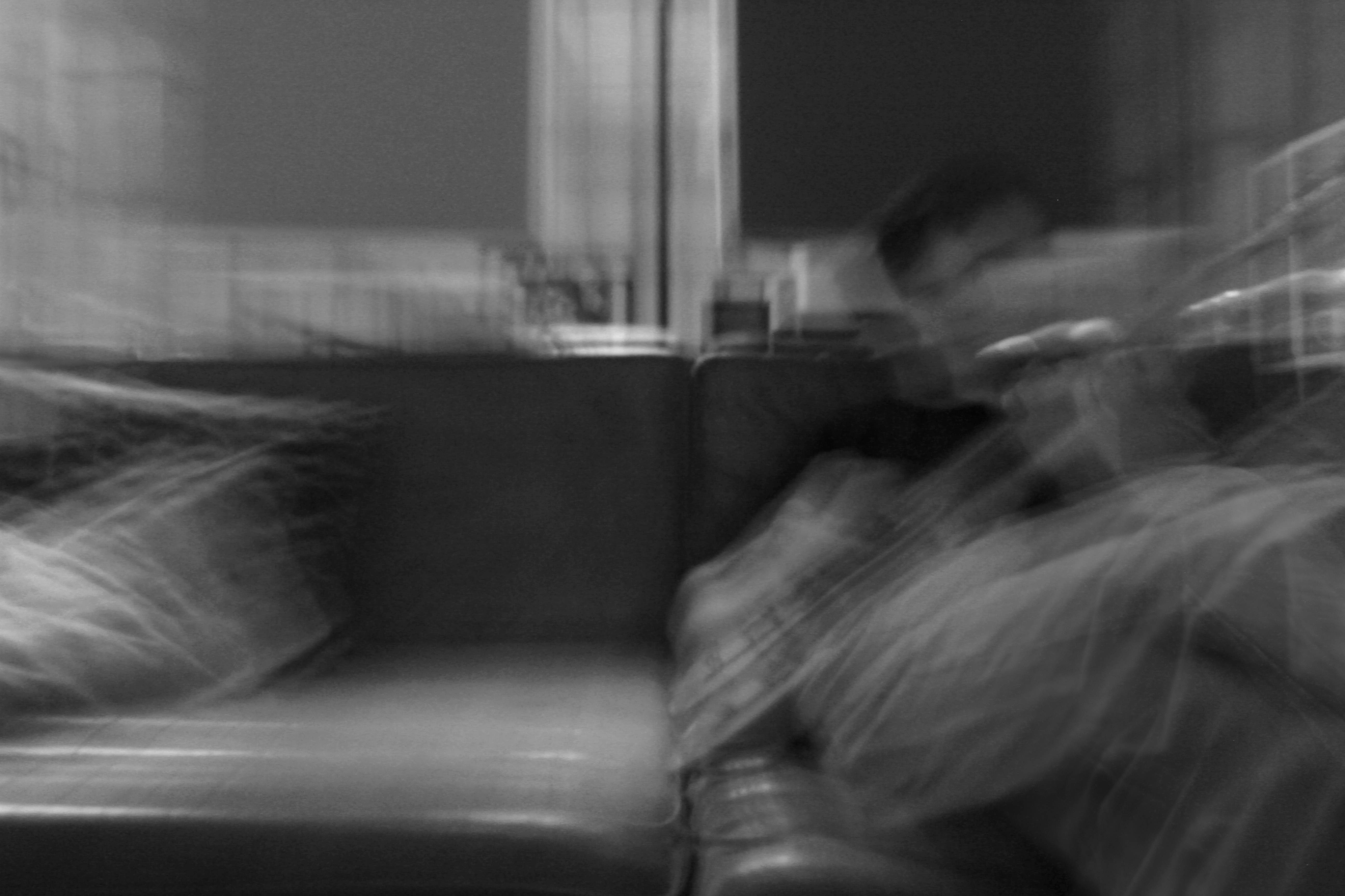 Merijn Bergé producing music in the studio